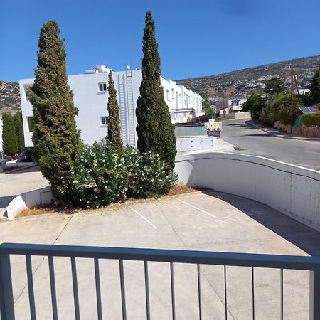 Akamandos 76 Apartment Peyia Bagian luar foto