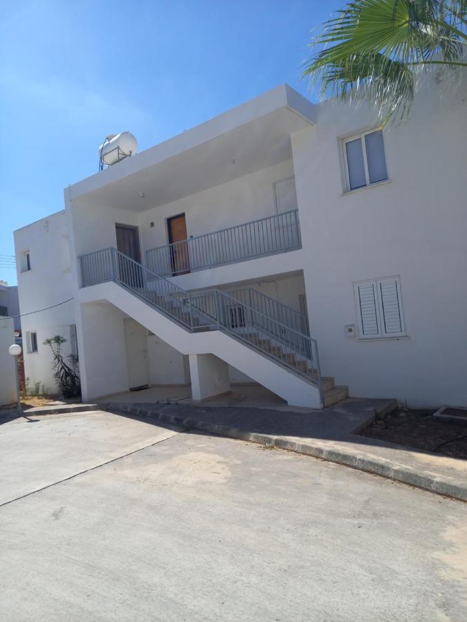 Akamandos 76 Apartment Peyia Bagian luar foto