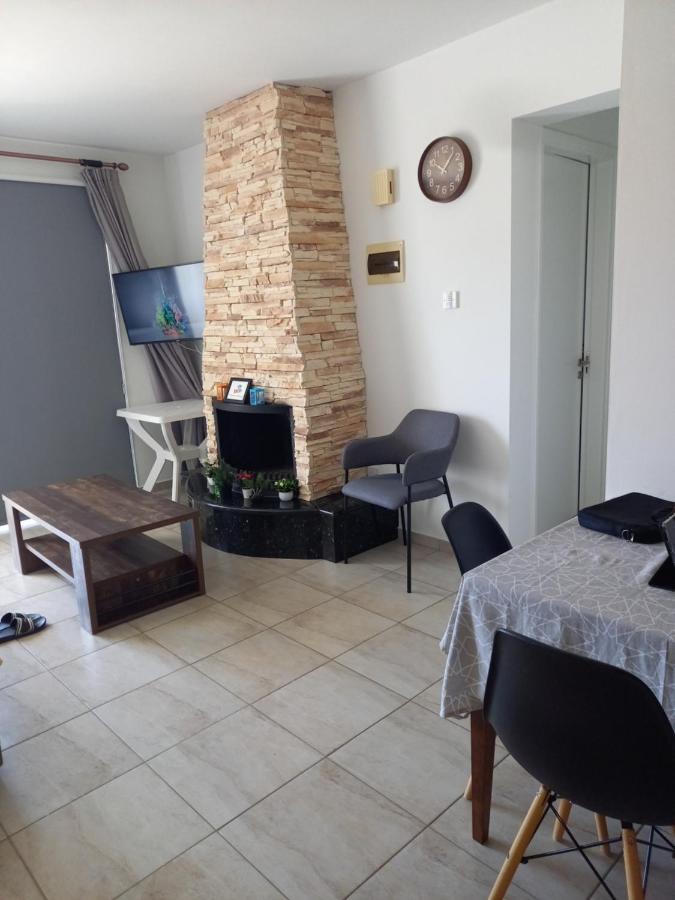 Akamandos 76 Apartment Peyia Bagian luar foto